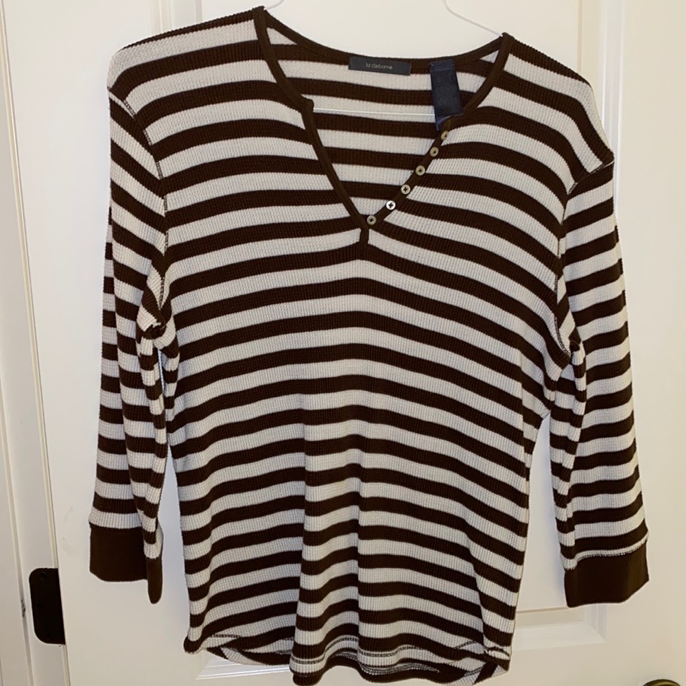 Liz Claiborne long sleeve top. Smoke free home.